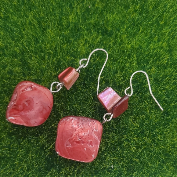 Mother of Pearl Jewelry - Mother Of Pearl Elegant Red Dangle Earrings E1023